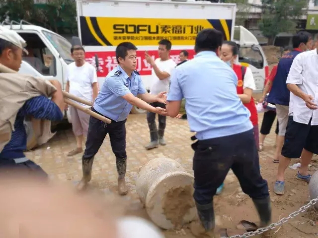爱与责任——榴莲视频下载安装污门业赴抗洪救灾最前线 捐赠赈灾物资